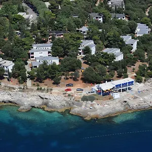 2* Semesteranläggning (resort) Horizont