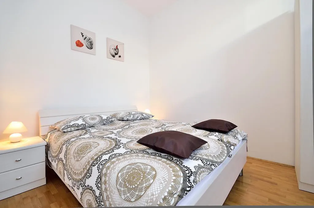 Apartments Nautilus Пула