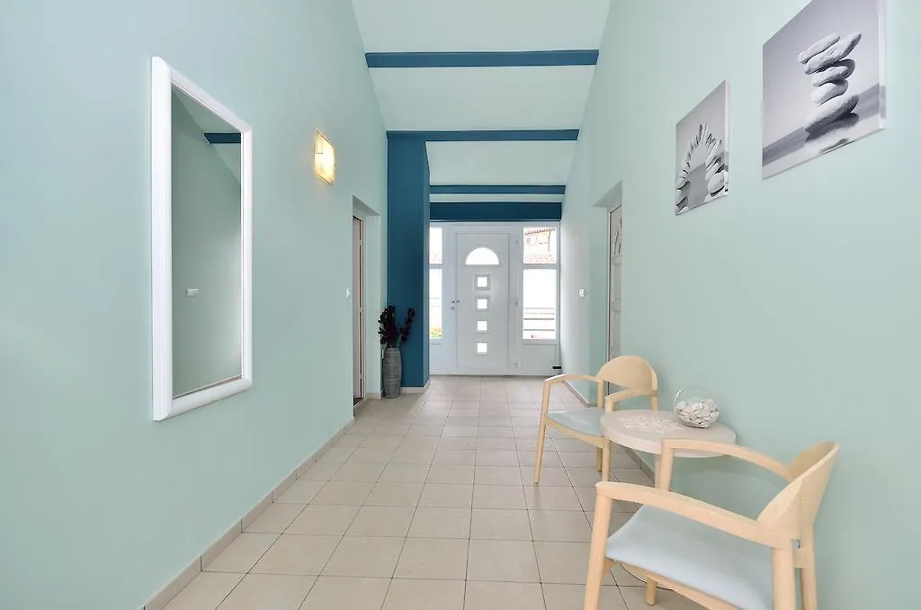 Apartments Nautilus بولا 0*,