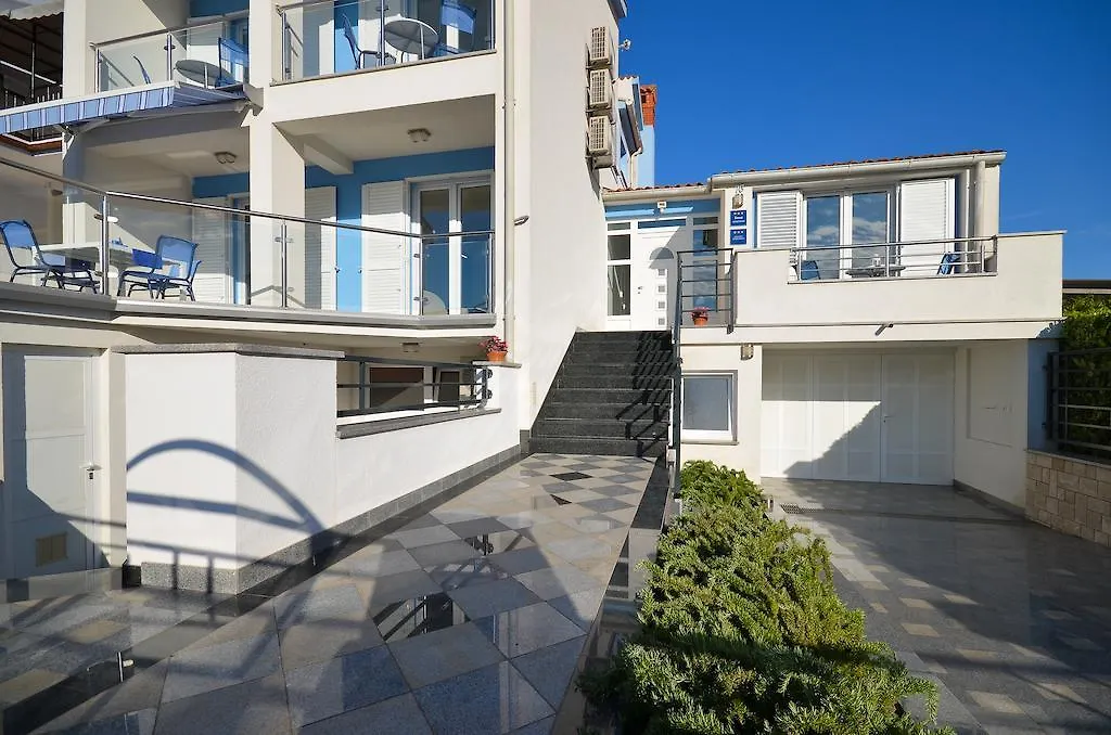 Apartments Nautilus Пула